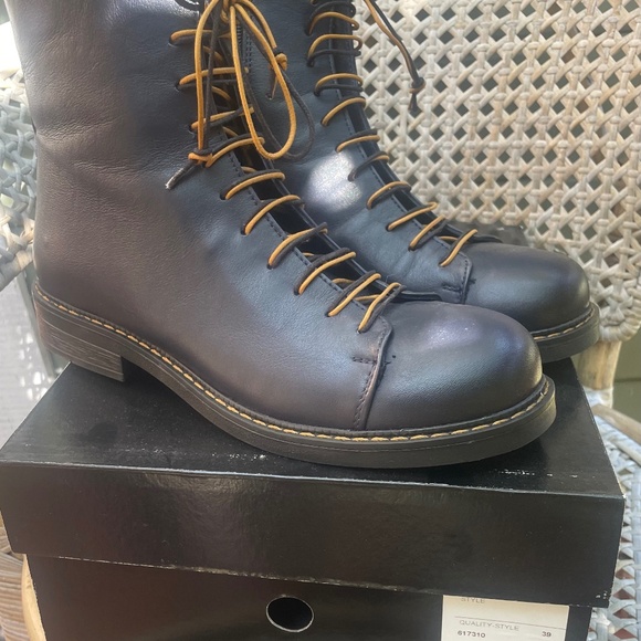 House of Bruar Leather Ankle Boots - Picture 2 of 5